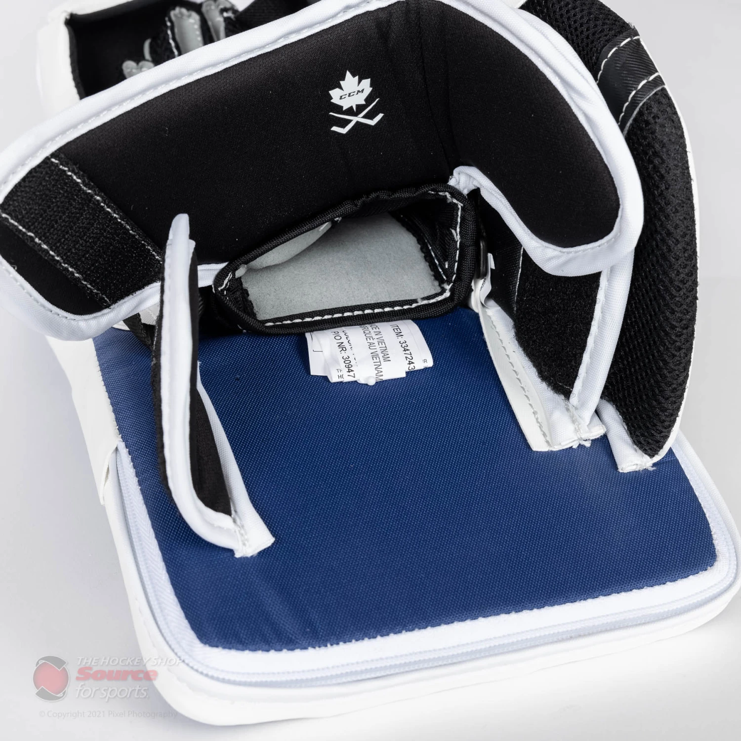 CCM Extreme Flex E5.5 Junior Goalie Blocker 14 CCM Extreme Flex E5.5 Junior Goalie Blocker - Image 12