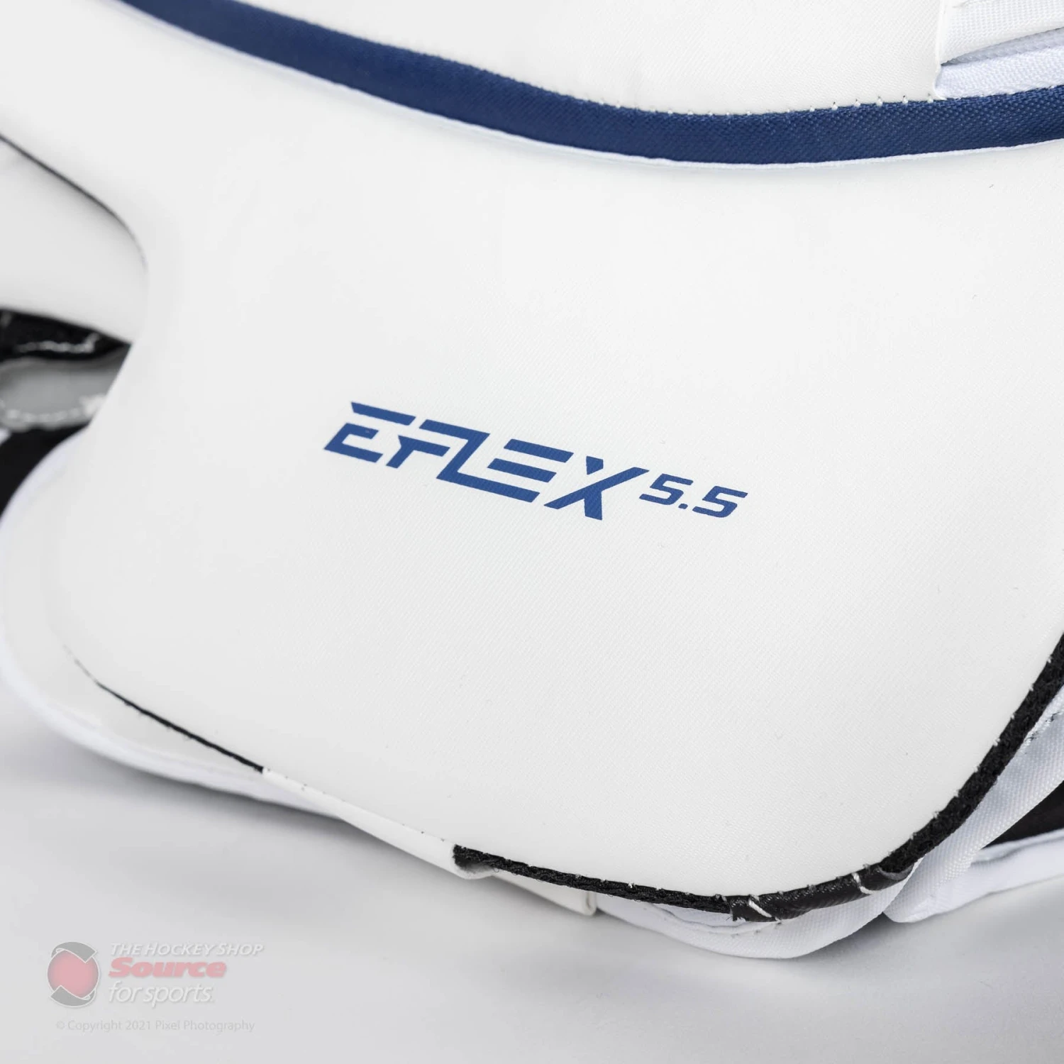 CCM Extreme Flex E5.5 Junior Goalie Blocker 6 CCM Extreme Flex E5.5 Junior Goalie Blocker - Image 4