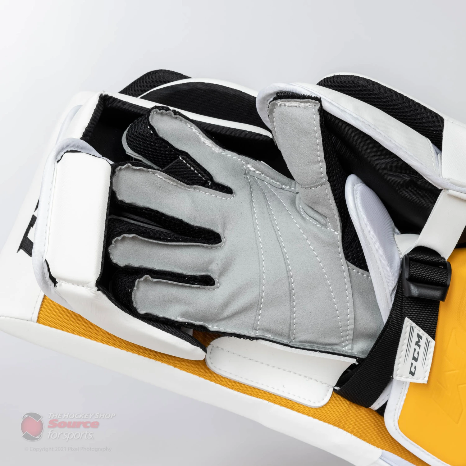 CCM Extreme Flex E5.9 Senior Goalie Blocker 11 CCM Extreme Flex E5.9 Senior Goalie Blocker - Image 9