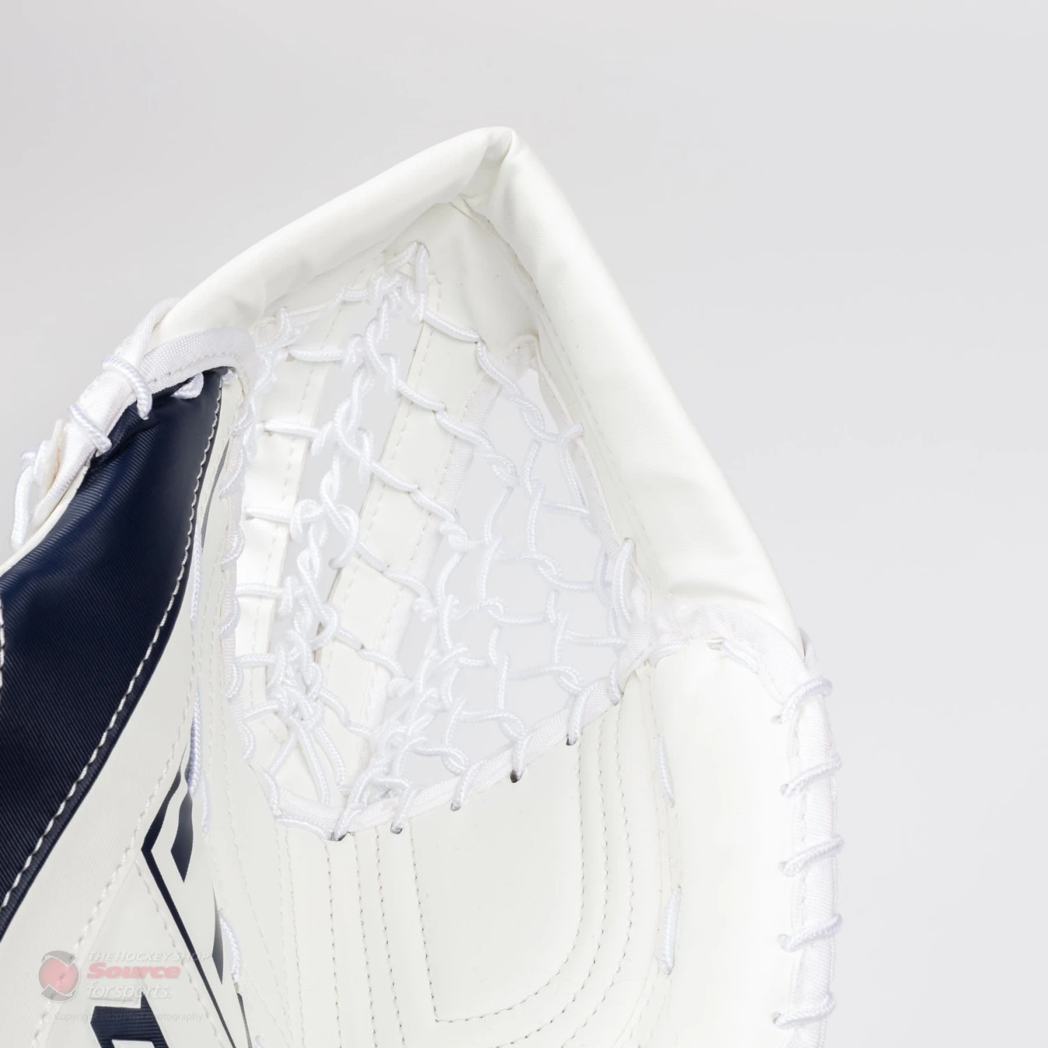 CCM Axis A1.5 Junior Goalie Catcher 5 CCM Axis A1.5 Junior Goalie Catcher - Image 3