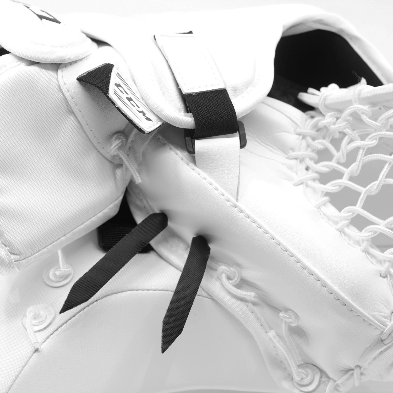 CCM Extreme Flex 5 Senior Goalie Catcher - 580 Break Angle 12 CCM Extreme Flex 5 Senior Goalie Catcher - 580 Break Angle - Image 10