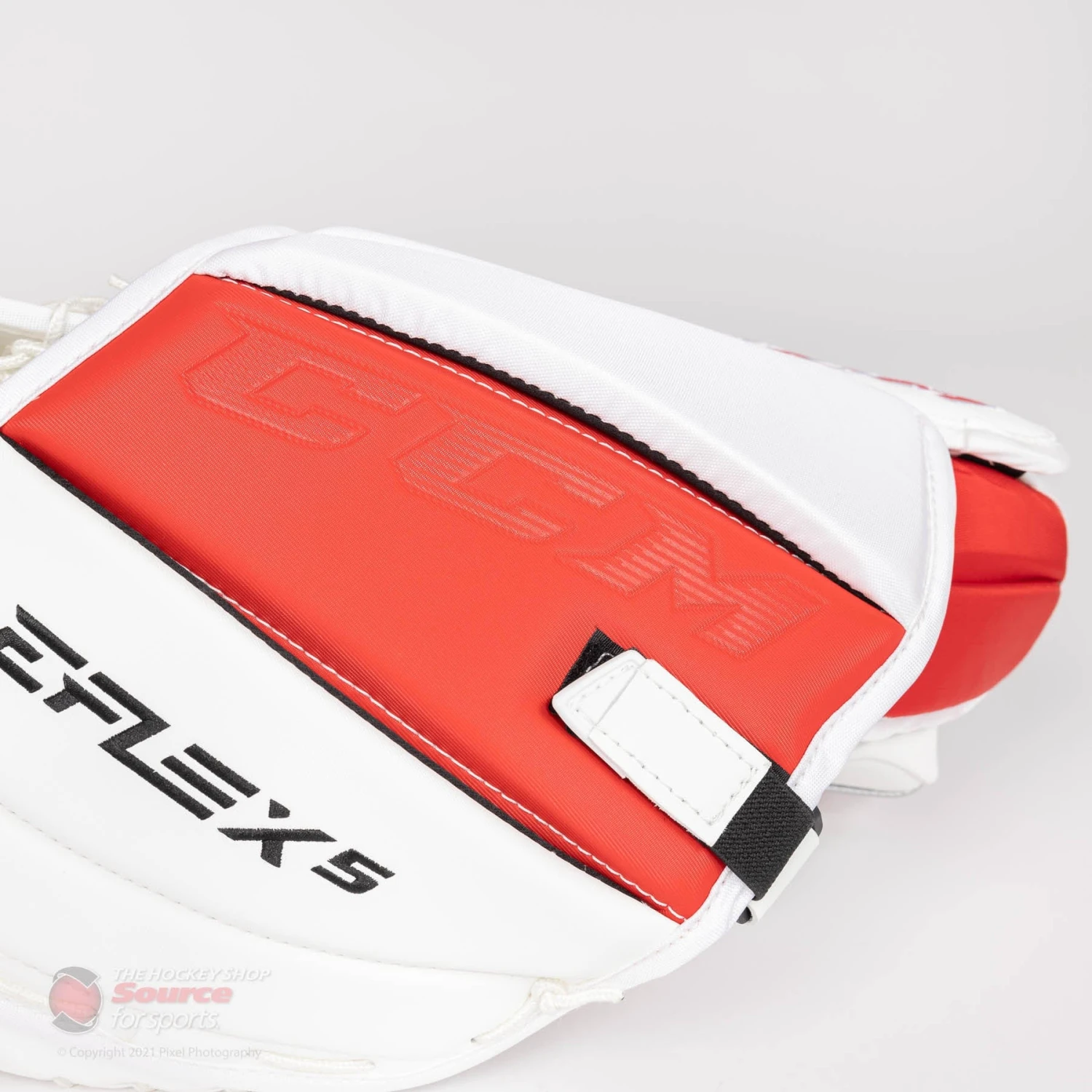 CCM Extreme Flex 5 Senior Goalie Catcher - 600 Break Angle 9 CCM Extreme Flex 5 Senior Goalie Catcher - 600 Break Angle - Image 7