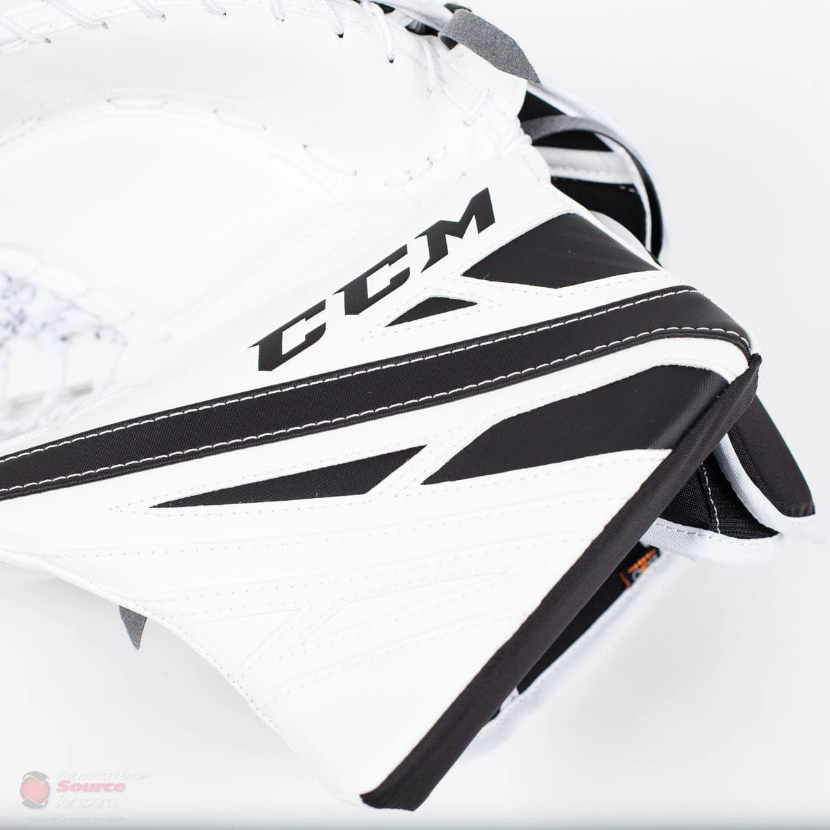 CCM Extreme Flex E4.9 Intermediate Goalie Catcher - Source Exclusive 9 CCM Extreme Flex E4.9 Intermediate Goalie Catcher - Source Exclusive - Image 7