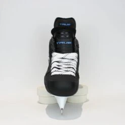 TRUE Player Junior Hockey Skates - Pro Stock - VH Holder - Felt Liner - Size 5 -Hockey Equipment Shop true hockey skates true player junior hockey skates pro stock vh holder felt liner size 5 5 r standard 15186586599490