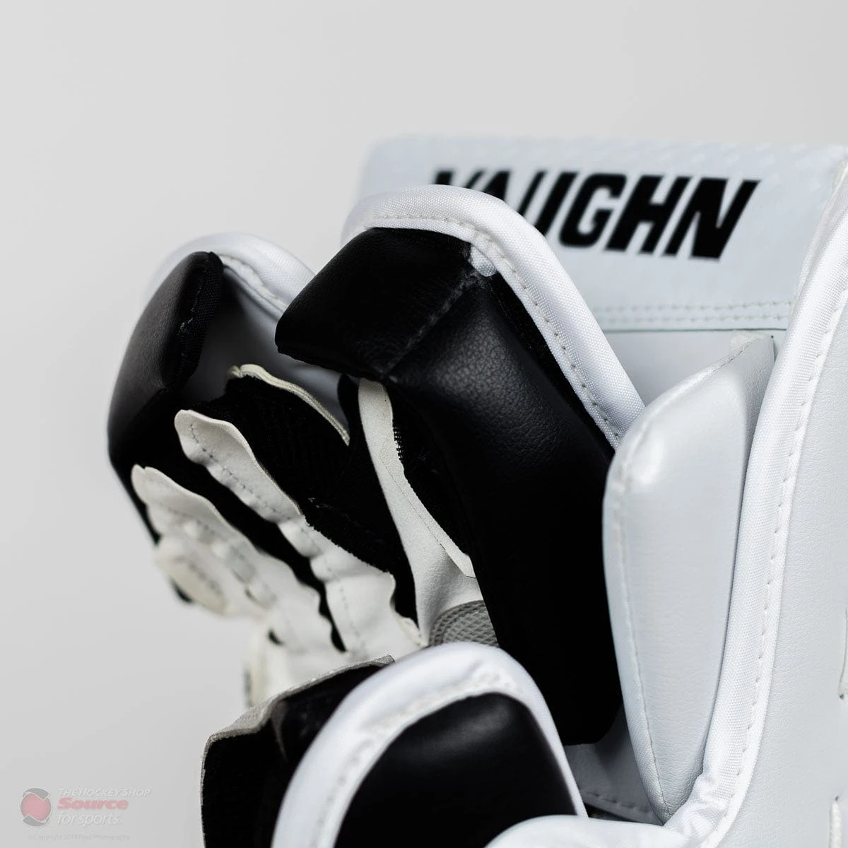 Vaughn Ventus SLR2 Pro Carbon Senior Goalie Blocker 14 Vaughn Ventus SLR2 Pro Carbon Senior Goalie Blocker - Image 12