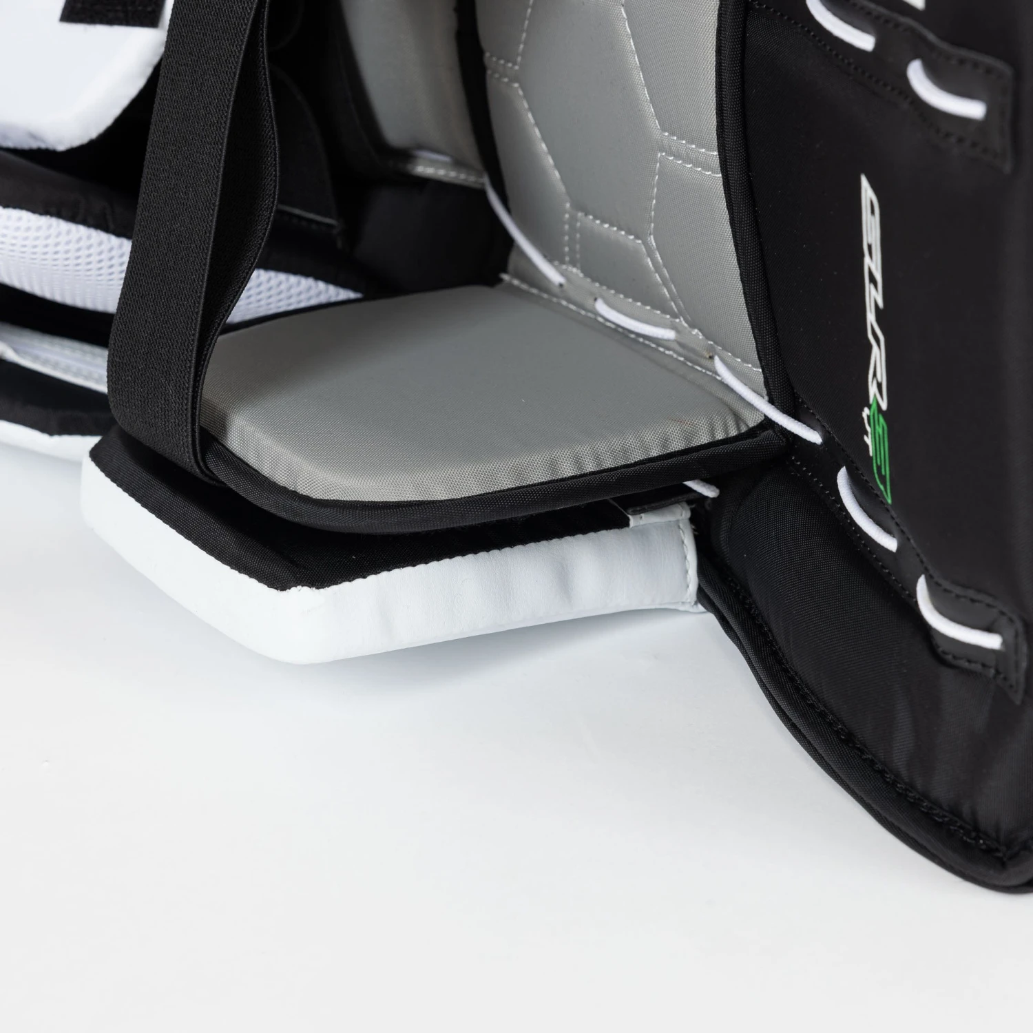 Vaughn Ventus SLR3 Youth Goalie Leg Pads 12 Vaughn Ventus SLR3 Youth Goalie Leg Pads - Image 10