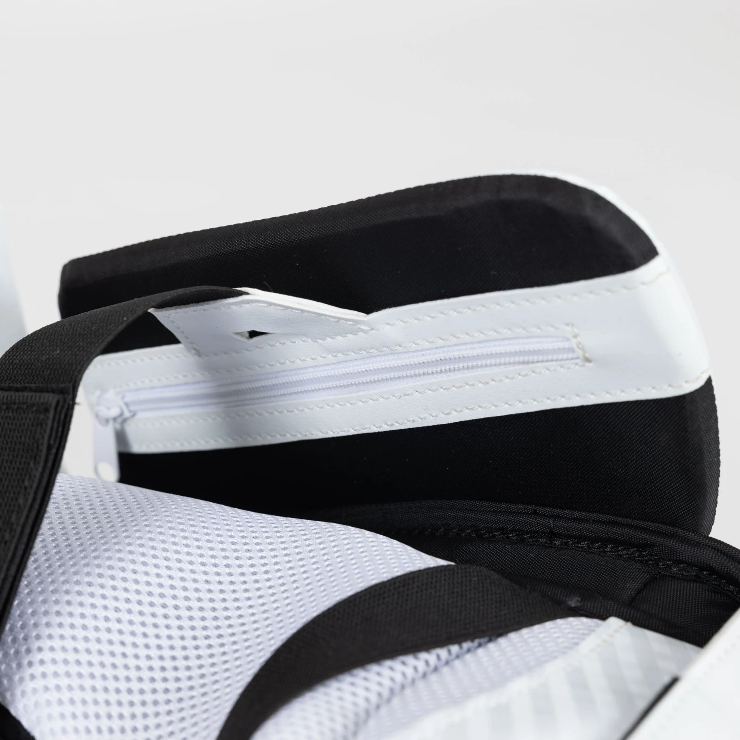 Vaughn Ventus SLR3 Youth Goalie Leg Pads 13 Vaughn Ventus SLR3 Youth Goalie Leg Pads - Image 11